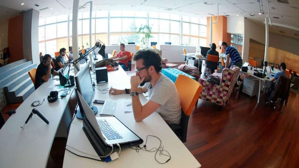 Morena propone ampliar el tiempo de descanso durante la jornada laboral
