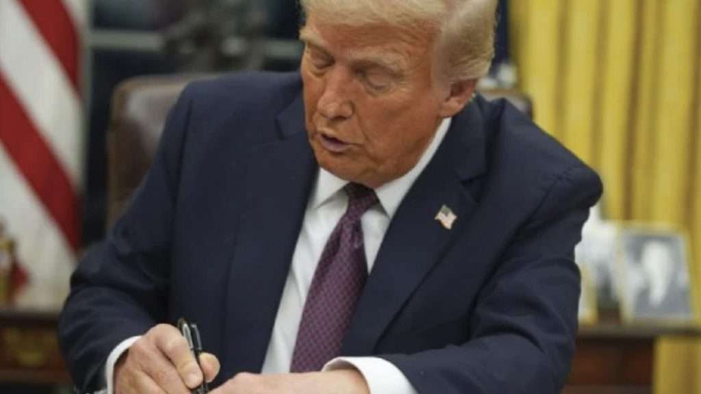 Trump impone arancel del 25% a países que compren petróleo de Venezuela