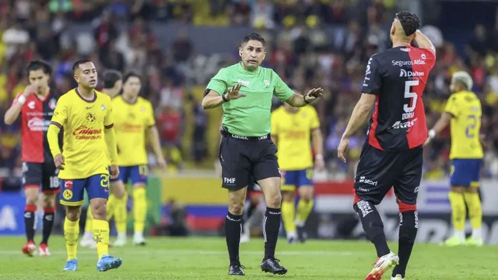 Error arbitral en Atlas vs América: FMF reconoce equivocación