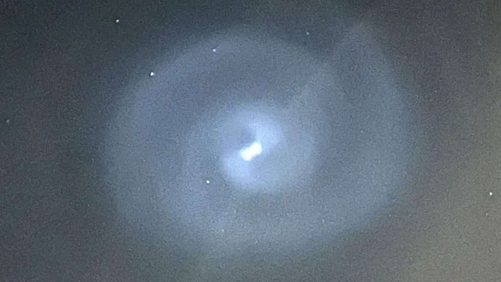 La verdad detrás de la espiral azul en el cielo europeo