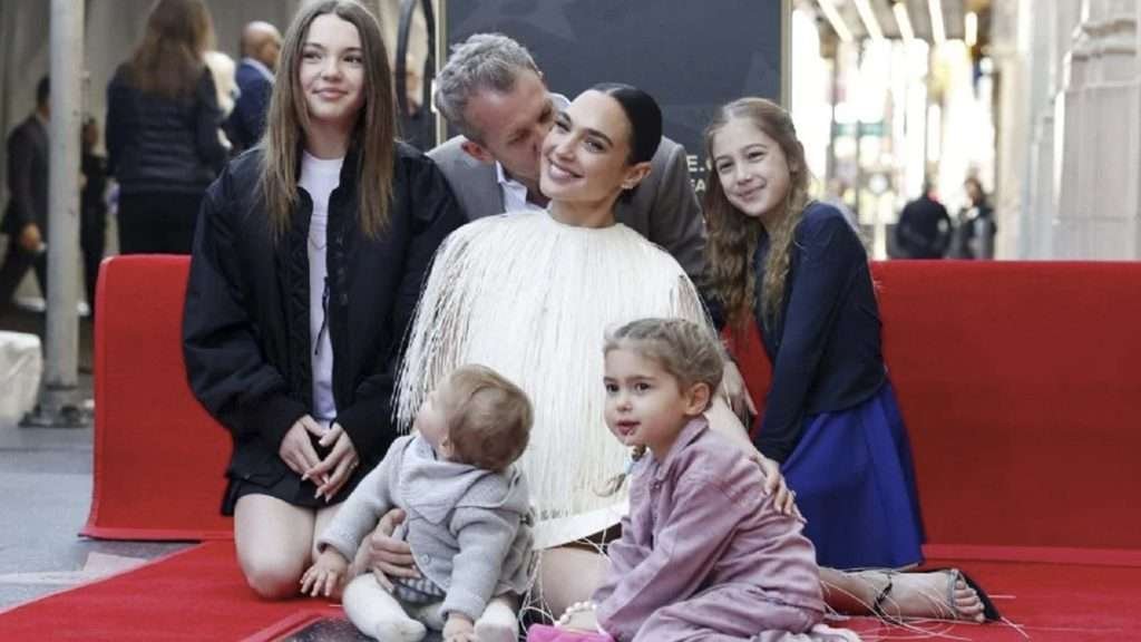 Gal Gadot recibe su estrella en el Paseo de la Fama
