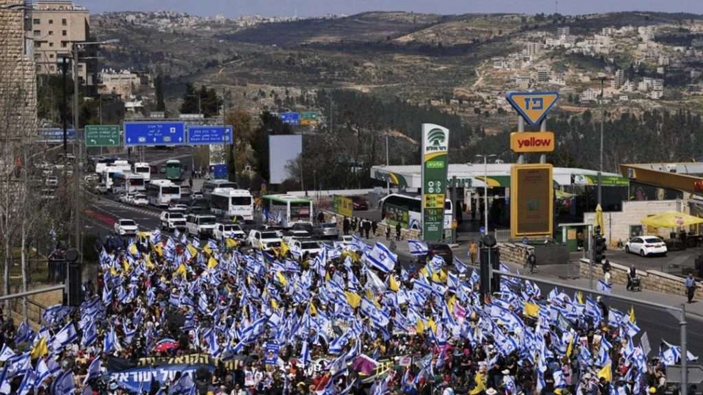 Miles protestan en Jerusalén por guerra y rehenes en Gaza