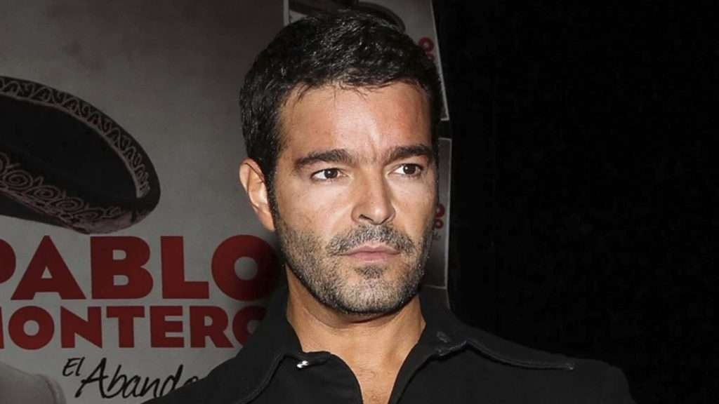 Pablo Montero golpea a actor en plena obra