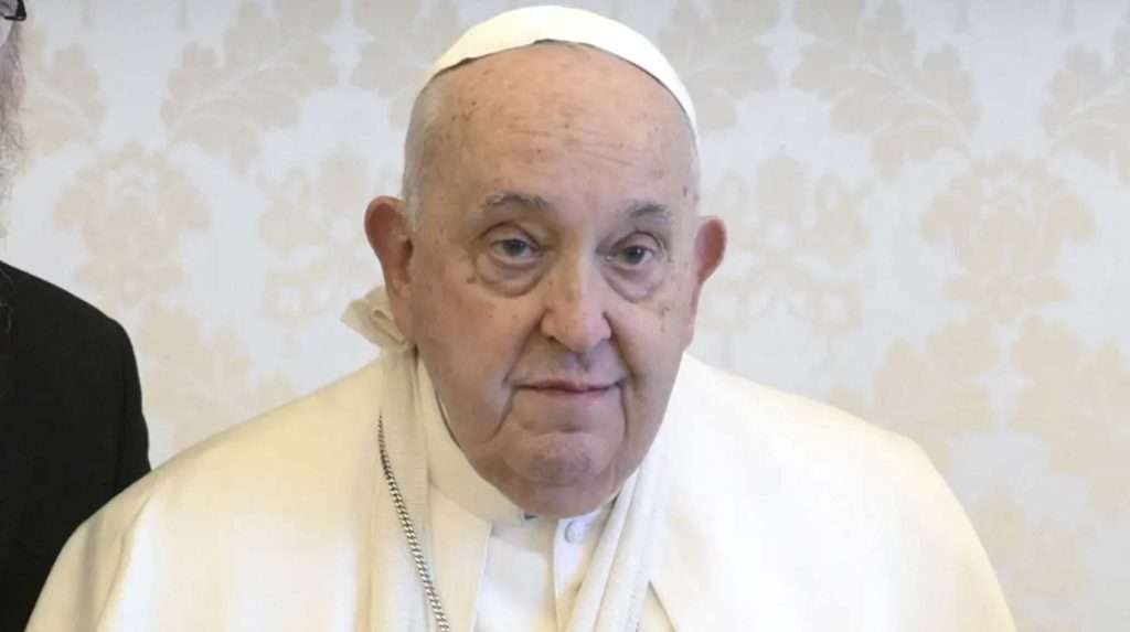 El papa Francisco ya no requiere respiración artificial y se encuentra estable