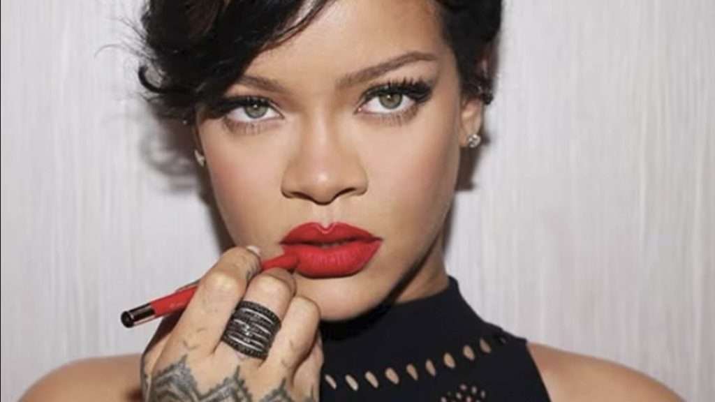 Rihanna responde a crítica sobre los nombres de sus hijos