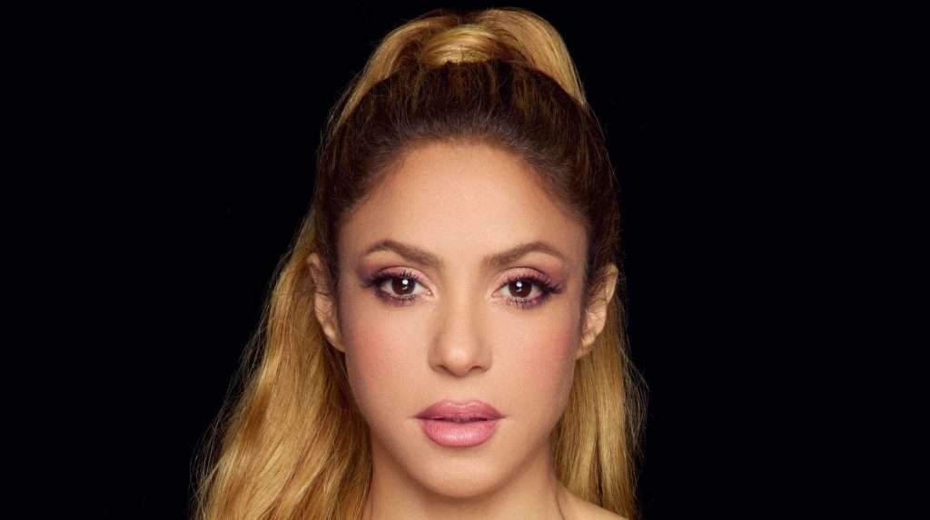 Shakira canta en las calles de Chile tras cancelar concierto