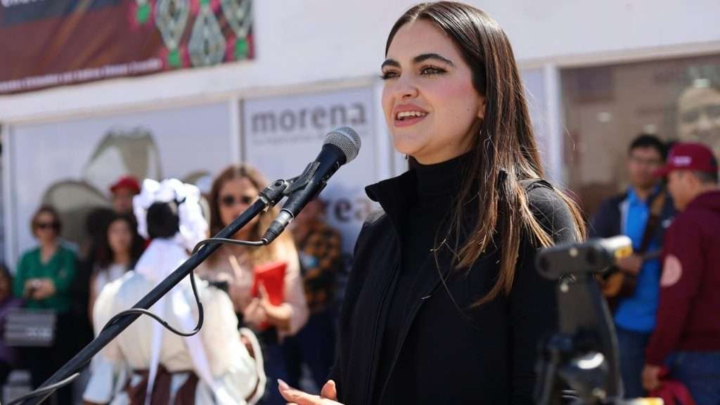 Andrea Chávez pide quitar su nombre y foto de ambulancias