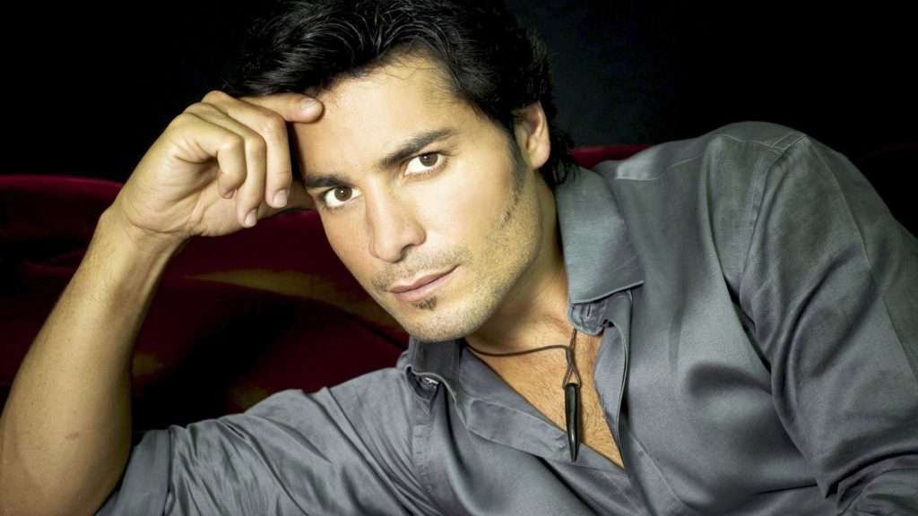 PETA pide a Chayanne cambiar "Torero" por "Bombero"