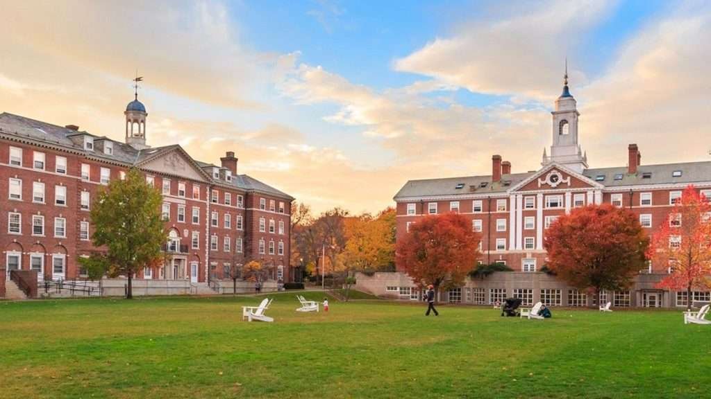 Harvard demanda al gobierno de EE.UU. por recortes “ilegales”
