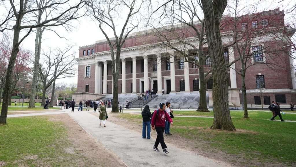 Crisis en Harvard: Trump amenaza con expulsar a estudiantes extranjeros