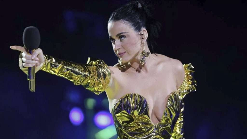 Katy Perry desciende del cielo en CDMX y conquista con show futurista