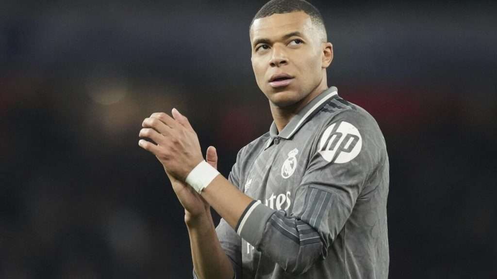 Filtran sanción para Mbappé tras expulsión por brutal entrada