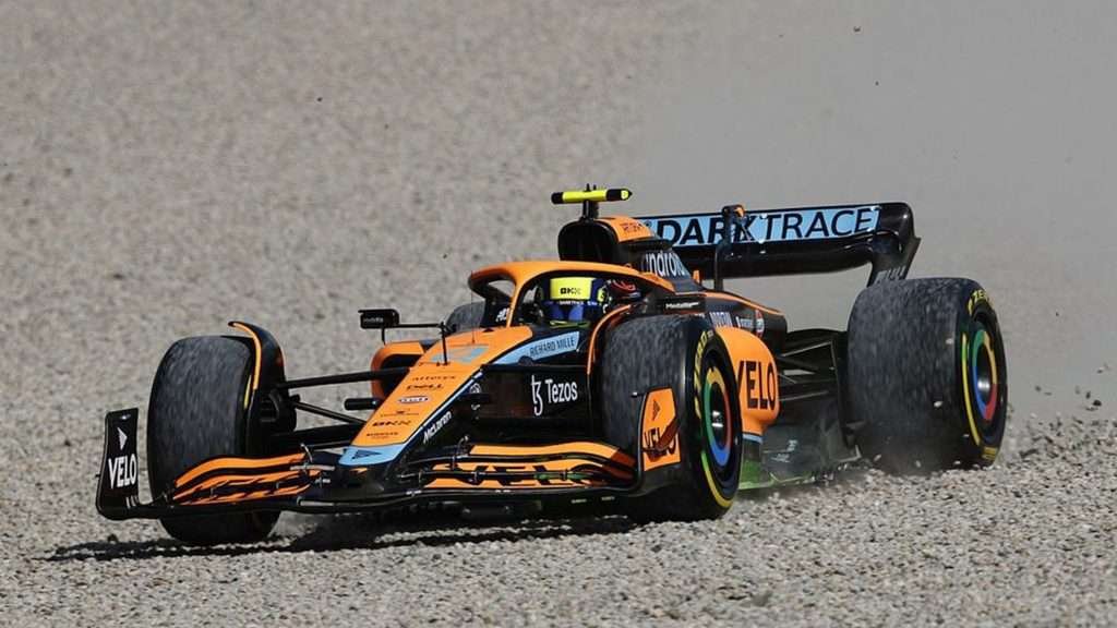 McLaren arrasa en Arabia Saudí y Norris domina