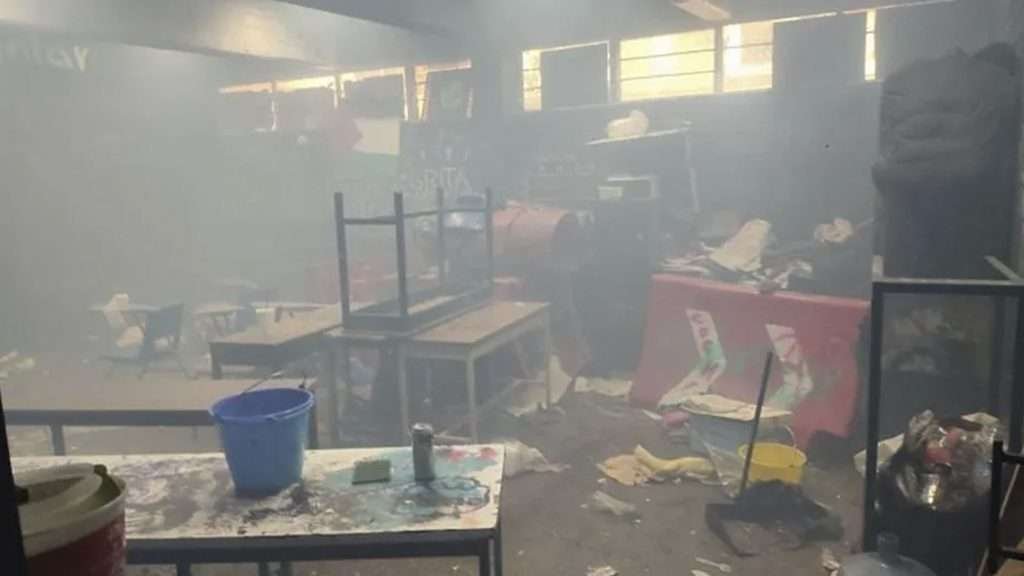 Pánico en Prepa 5 UNAM tras explosión