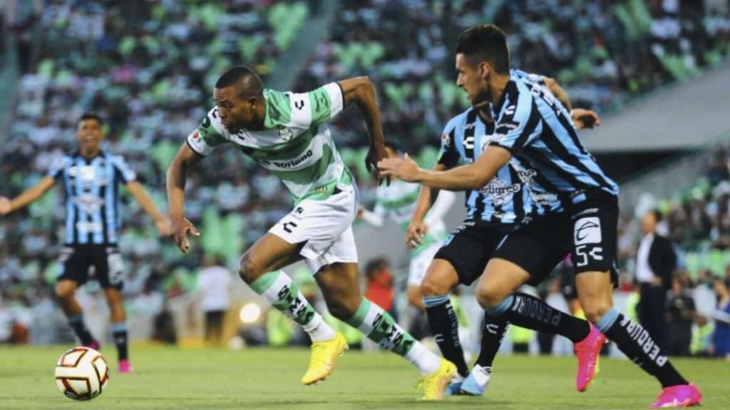 Querétaro no se rinde: vence a Santos y aún pelea por un lugar en el Play In