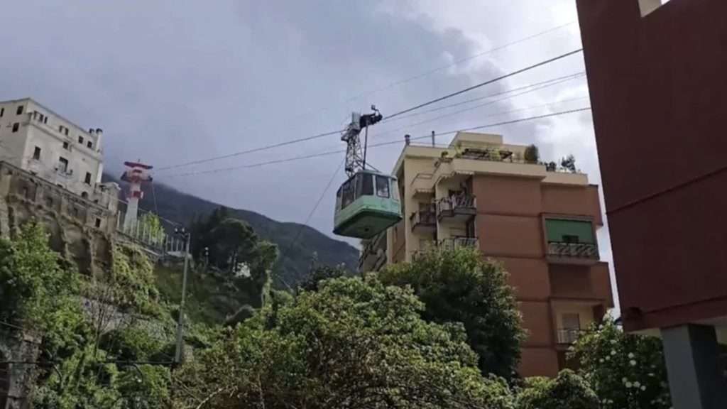 Tragedia en Monte Faito: teleférico cae al vacío y deja 4 muertos en Italia