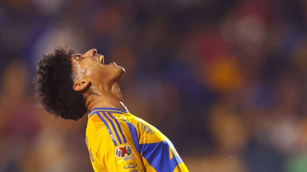 Antuna bajo fuego: la afición de Tigres explota tras empate ante Cruz Azul