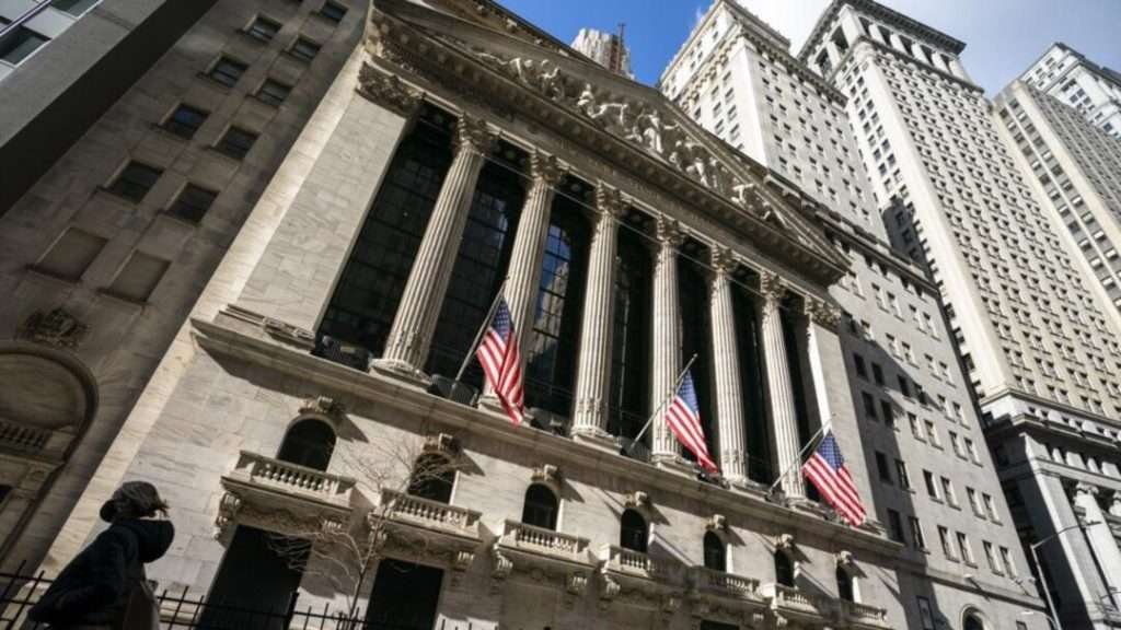 Wall Street cae con fuerza tras alza de aranceles de China