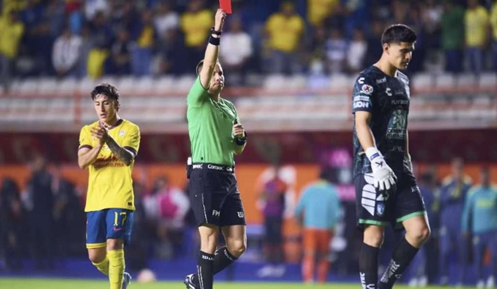 ¿Fue justa la anulación de la roja a Carlos Moreno en el Pachuca vs América?