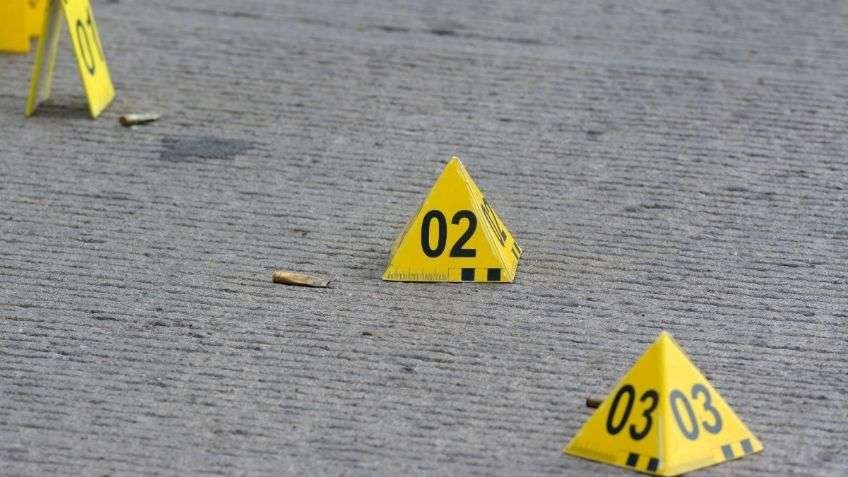 Asesinan a dos jóvenes en calles de Monterrey