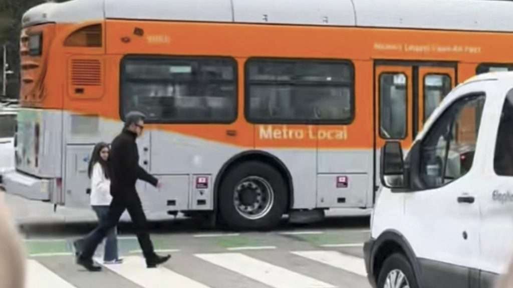 Joven se encuentra a Eugenio Derbez y VIDEO se hace viral