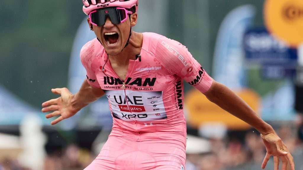 Isaac Del Toro sigue al frente del Giro de Italia tras etapa 18