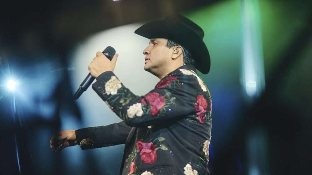 Visa cancelada frustra el regreso de Julión Álvarez a Texas