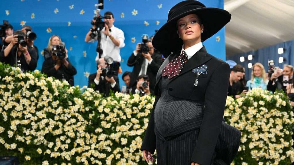 Rihanna sorprende en la Met Gala 2025 al anunciar su tercer embarazo