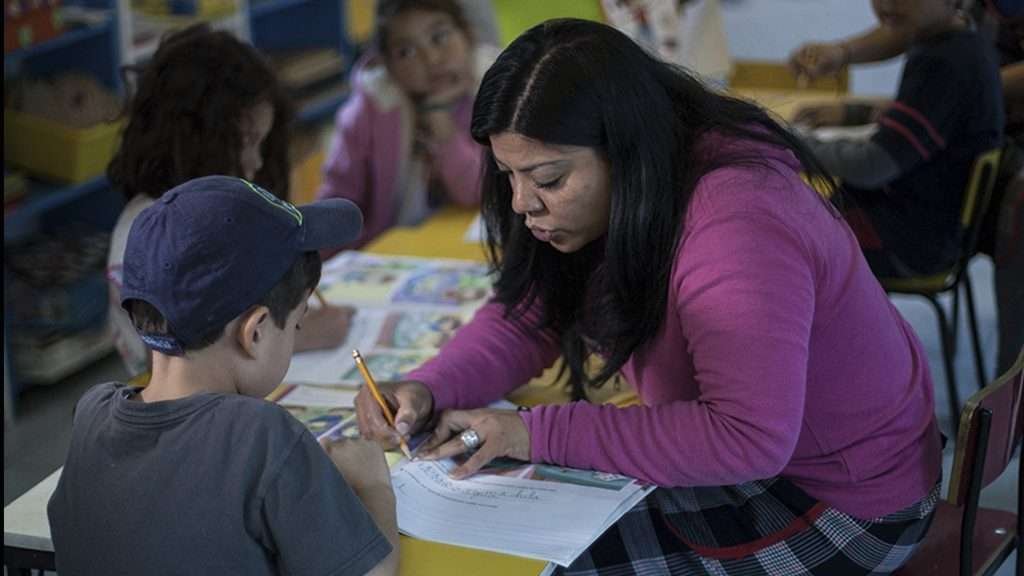 ¿De cuánto será el aumento salarial para maestros este 2025?