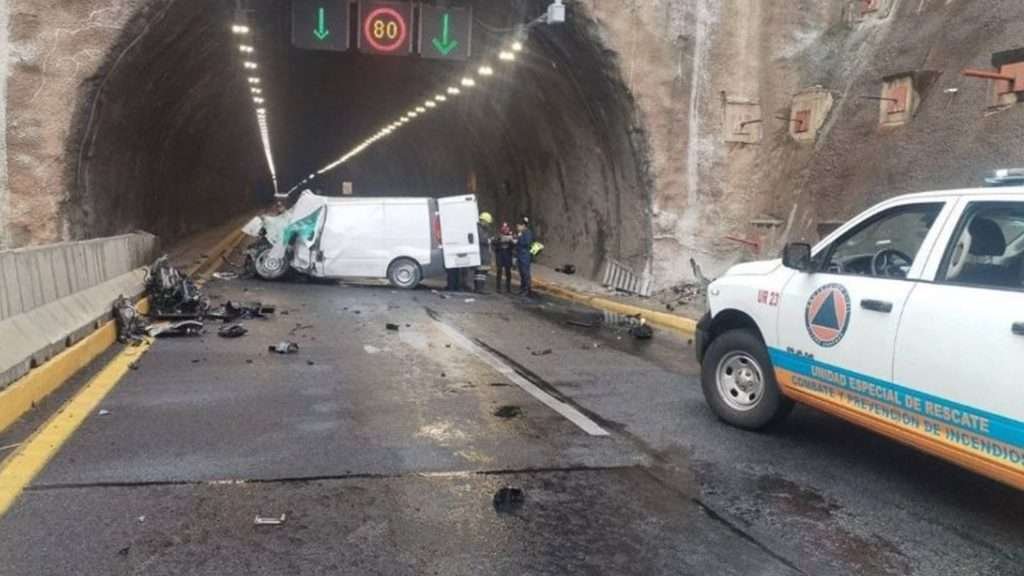 Tragedia en la Supervía Poniente: choque deja 3 muertos y caos vial en CDMX