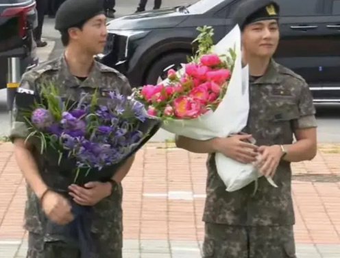 RM y V de BTS completan su servicio militar