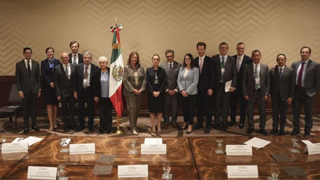 La presidenta Claudia Sheinbaum se reunió con líderes empresariales de Canadá para fortalecer la inversión en México.