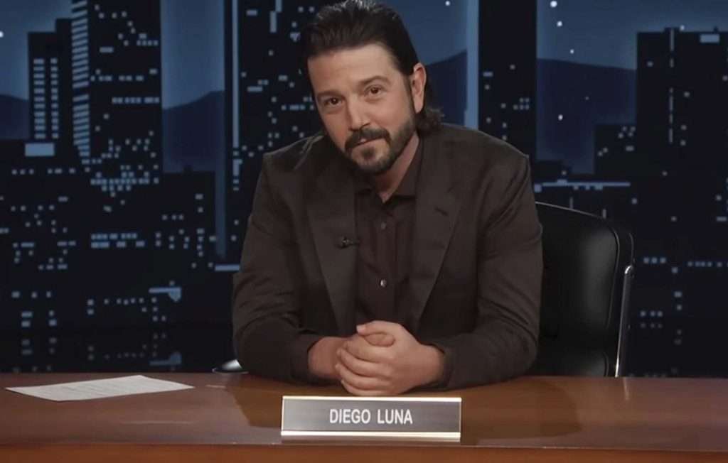 Diego Luna alza la voz por los migrantes y recibe ovación de pie