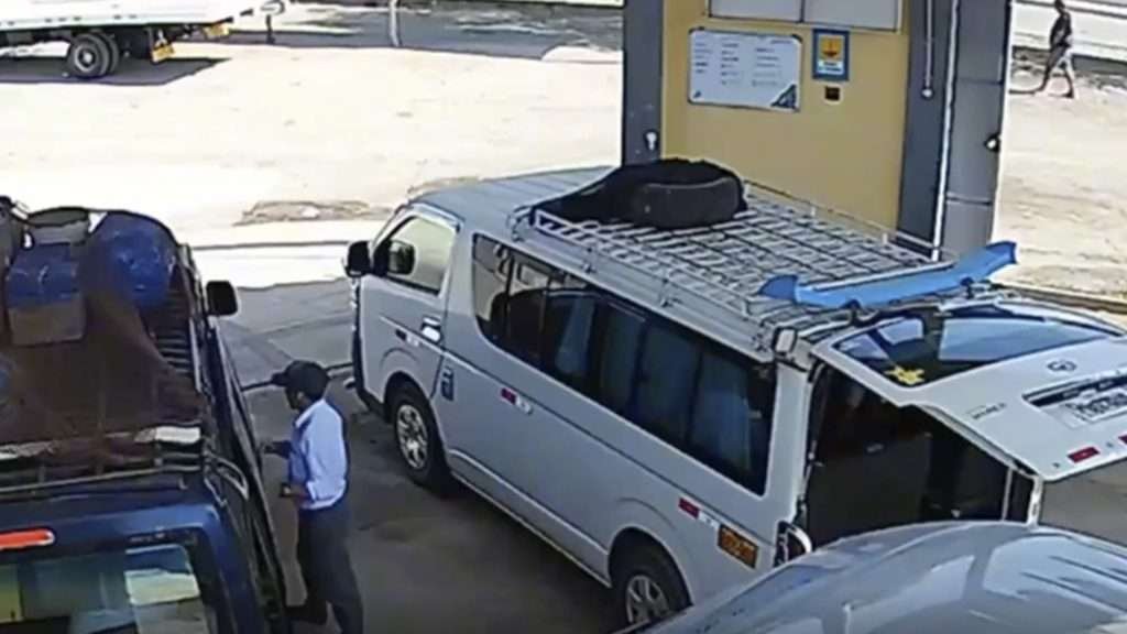 Niño muere atropellado en una terminal de autobús