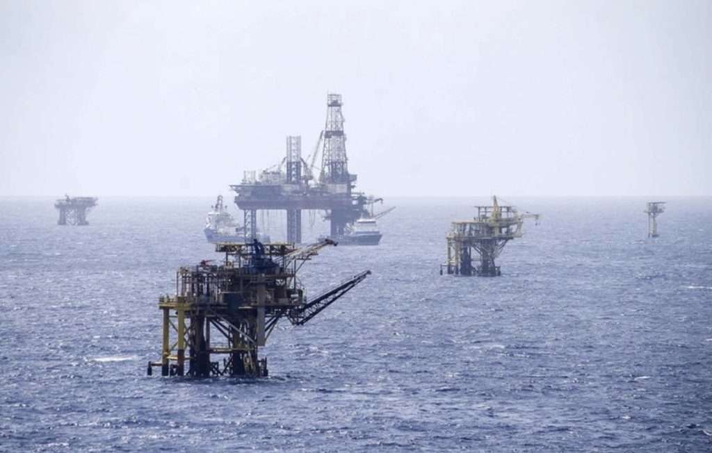 Trump propone venta de arrendamientos de petróleo en el Golfo de México