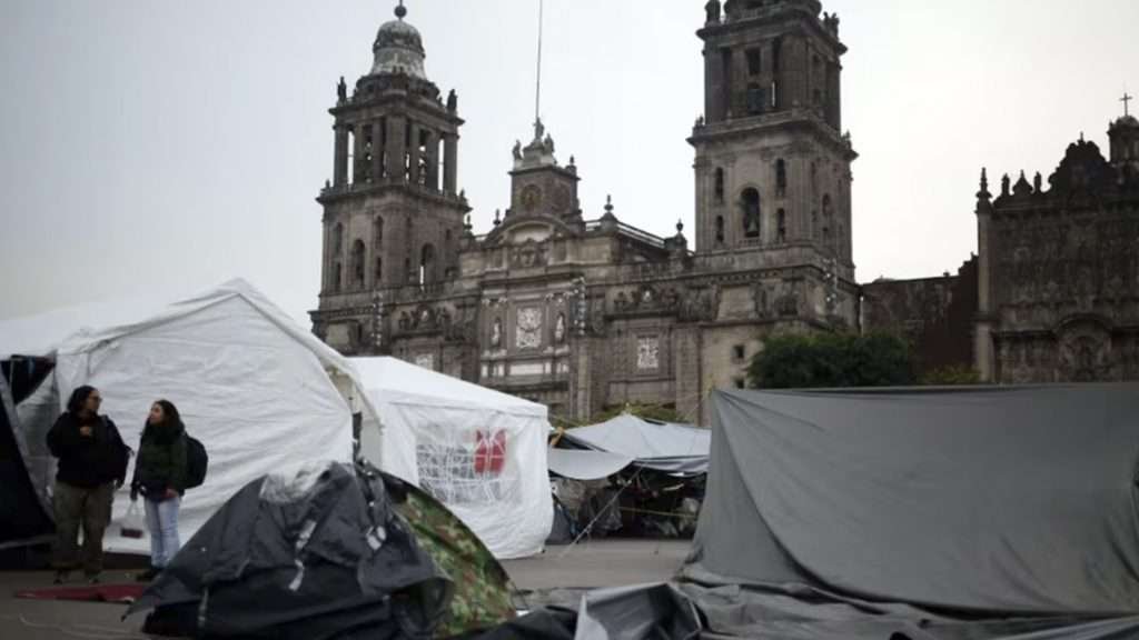 CNTE mantiene plantón y prepara nuevas marchas en CDMX