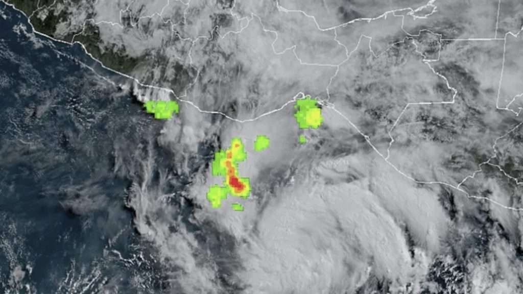 Tormenta Tropical Erick amenaza con ser huracán y provocar lluvias torrenciales