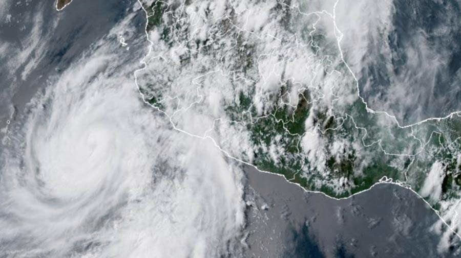 Huracán Flossie alcanza categoría 3 en Pacífico; lluvias y oleaje extremo en Jalisco, Colima