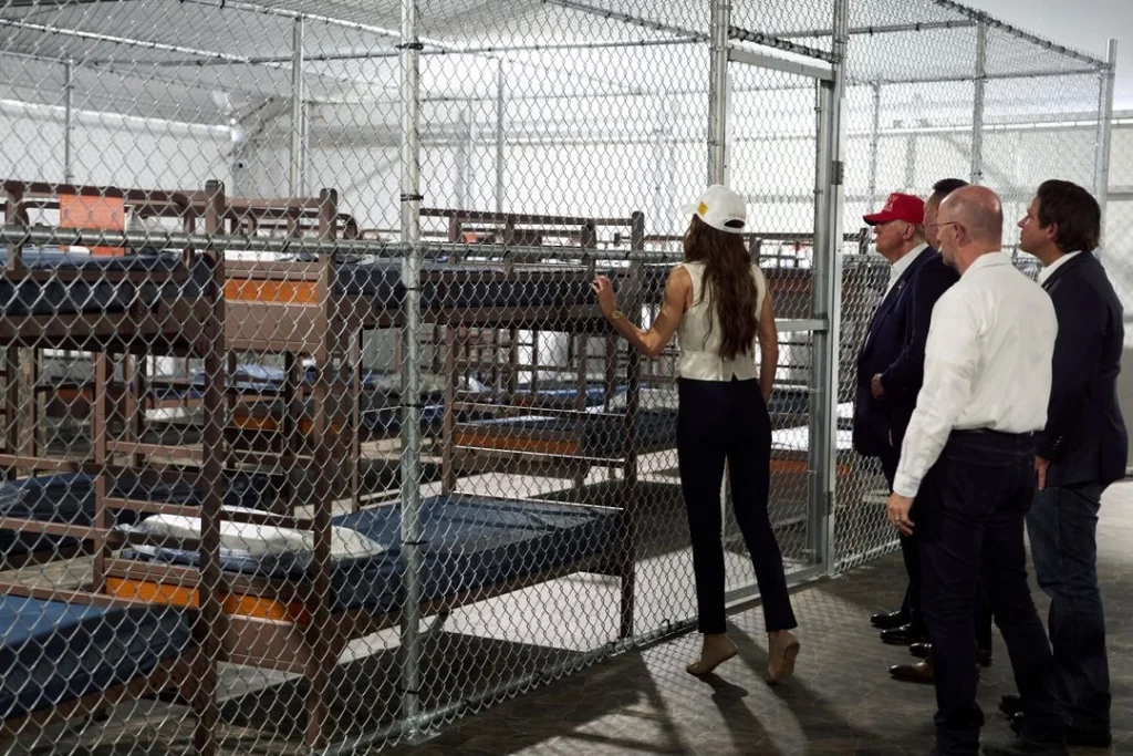 Migrantes detenidos ya son enviados a 'Alcatraz de los caimanes"