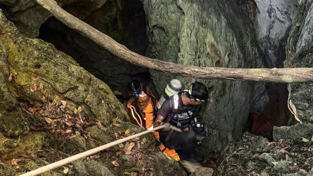 rescate cueva Laos