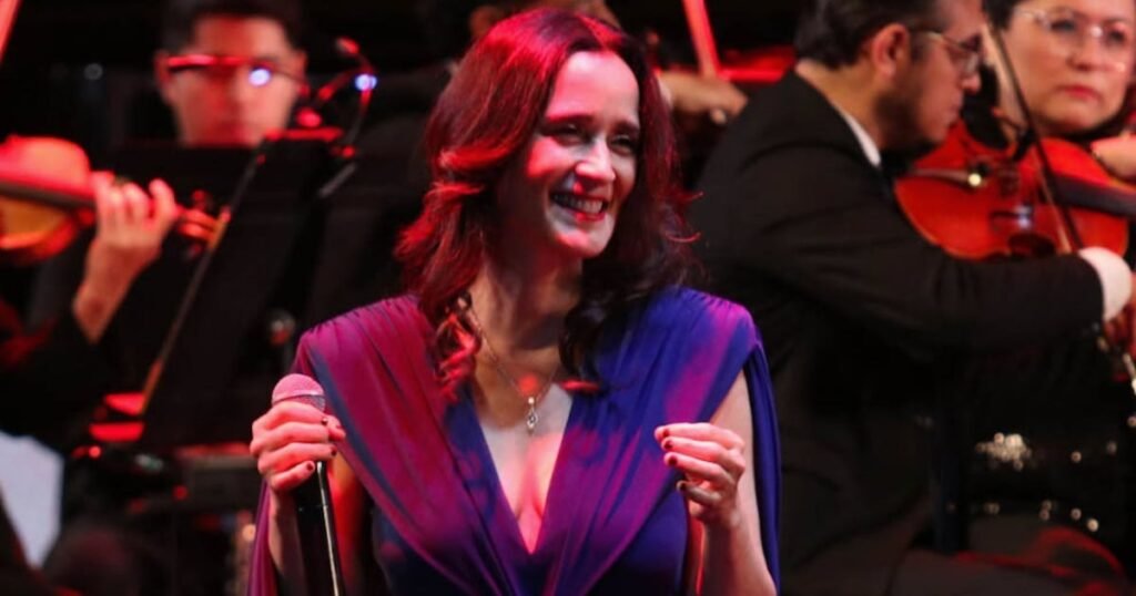 Julieta Venegas La niña futbolista