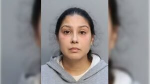 madre encadena hija florida