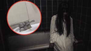 fantasma cine llave baño