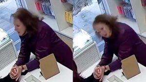 mujer poseída tienda celulares Argentina