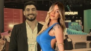 Influencer escapa político Argentina