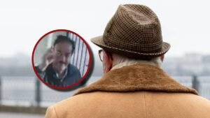 Abuelito saluda cámara