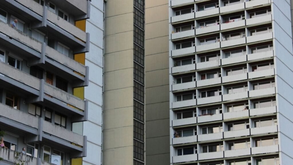 Niño cae edificio Chile