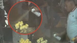 vendedor flores amarillas viral