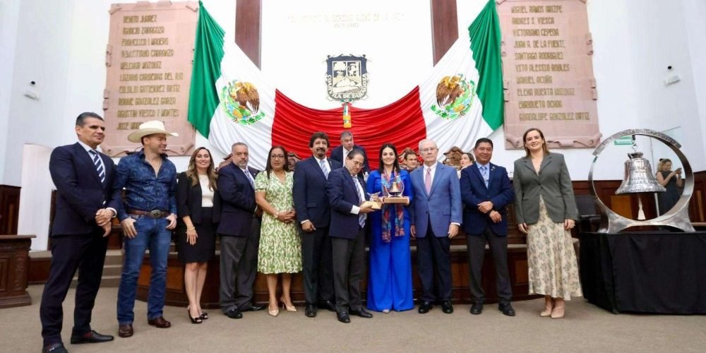 2 Foto Reconocimiento Club de Rotarios (1)