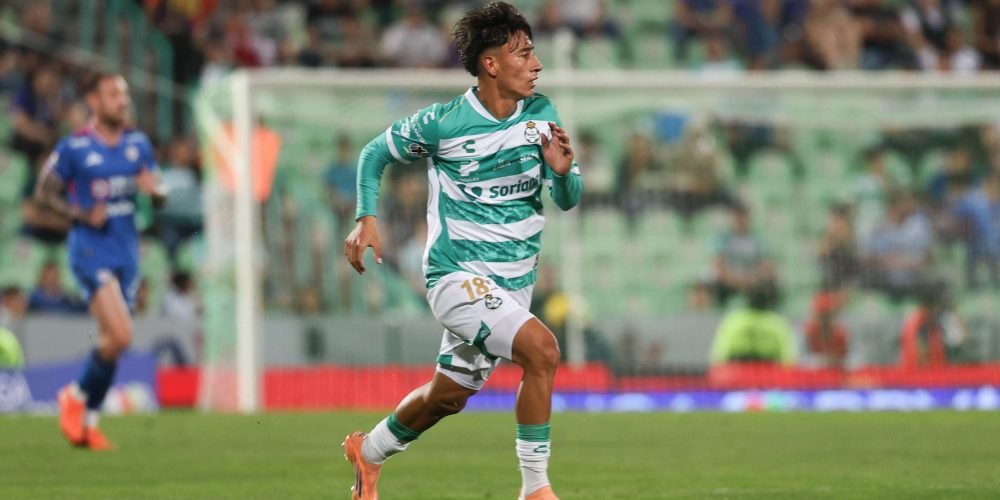 El canterano albiverde jugó sus primeros minutos en el máximo circuito.